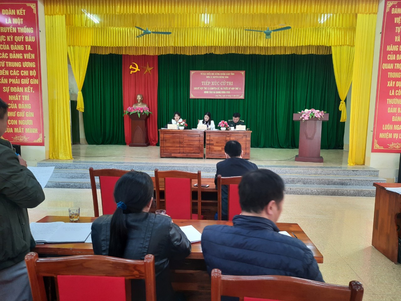 Tổ đại biểu HĐND tỉnh Hà Giang đơn vị Huyện Đồng Văn tiếp xúc cử tri sau kỳ họp thứ 13 (chuyên đề) và trước kỳ họp thứ 14 HĐND tỉnh khóa XVIII