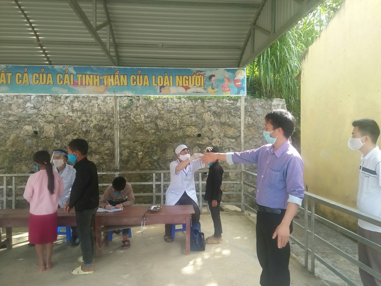 Học sinh xã Lũng Thầu tái giảng sau thời gian nghỉ cách ly xã hội để phòng, chống dịch bệnh Covid -19